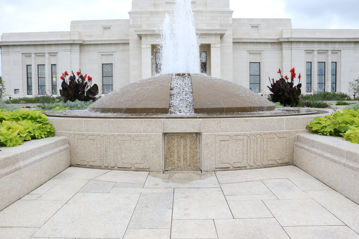 Dome fountain of Indianapolis Temple